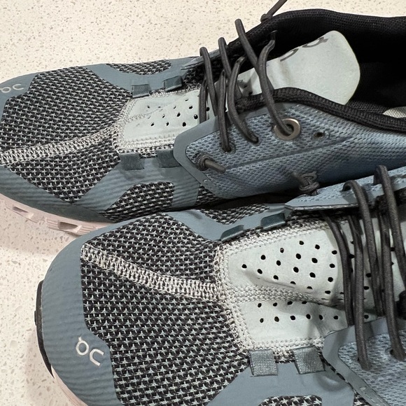 On Cloud women’s running shoes   7.5 blue/ grey athletic shoes. - Picture 5 of 9